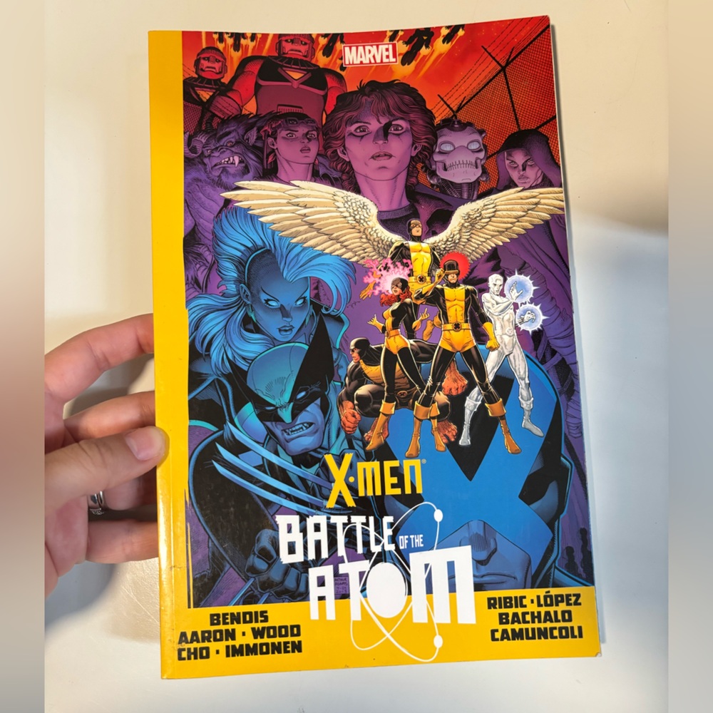 X-Men: Battle of the Atom Paperback book by Brian Michael Bendis